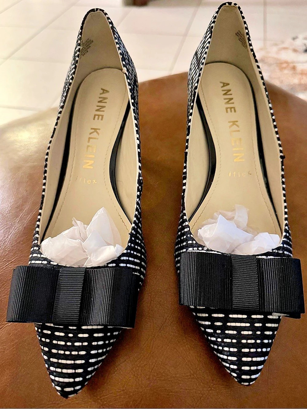 Anne Klein Black & White Bow Heels Brand New